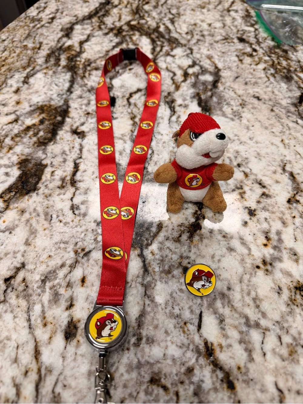 Red Kids Lanyard Push Button Pin and Plush Keychain 3-Piece Set - Buc-ee's